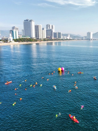 Hơn 1.500 VĐV tranh tài tại SeaStar Nha Trang Bay, kình ngư Ánh Viên đồng hành