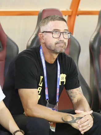 HLV Harry Kewell rất sung sướng vì Úc đi tiếp, tin thầy trò HLV Popovic còn tiến xa