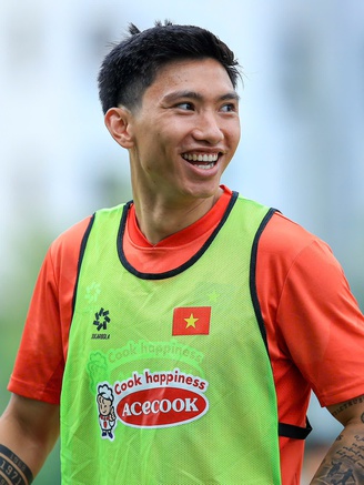 Văn Hậu bất ngờ nhắc đến CLB cũ Heerenveen, cổ vũ Hà Lan thắng Ma Rốc vòng knock-out World Cup