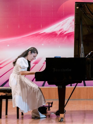 Cô bé 13 tuổi giành vé dự piano quốc tế Piara 2026