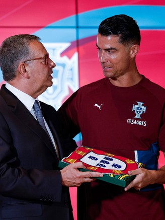 Tổng thống Bồ Đào Nha nói điều cực hay với Ronaldo: ‘Hãy mang cúp vô địch World Cup trở về’