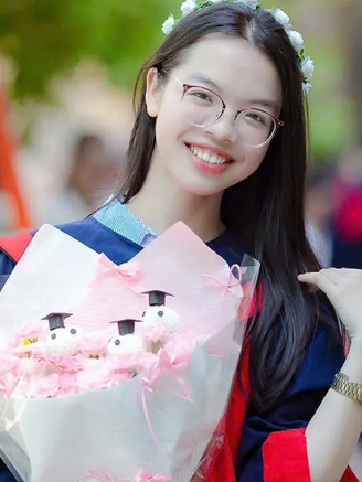 Thủ khoa khối B00 30/30 điểm từng 'mù tịt' môn sinh, lớp 12 mới chuyển tổ hợp