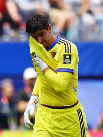Courtois bật khóc khi chia tay World Cup theo kịch bản cay đắng nhất