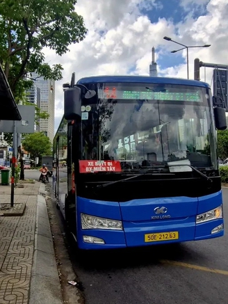 Đi xe buýt miễn phí ở TP.HCM: Hành khách bị mời xuống xe vì điều này...