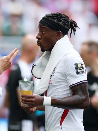 Ibrahimovic chê Madueke chơi như ‘mất hồn’, khiến đội tuyển Anh suýt ôm hận trước Na Uy