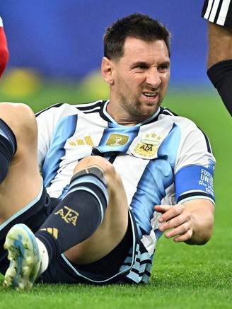 Argentina đặt quá nhiều gánh nặng lên vai Messi: Thiên tài cũng có lúc mệt!