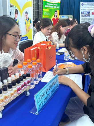 Hơn 13.700 việc làm trống tại TP.HCM: Thu nhập tới 39 triệu đồng/tháng
