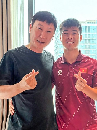 VFF và HLV Kim Sang-sik nói gì khi trung vệ Đỗ Duy Mạnh không thể dự ASEAN Cup 2026?