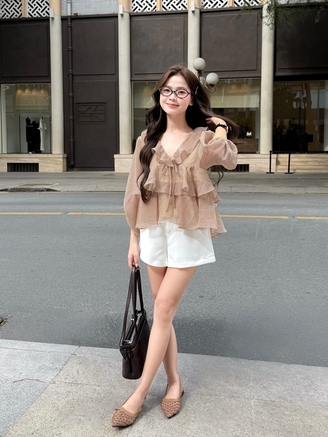 Ai cũng mặc áo cổ tim, nhưng ít người biết bí quyết này
