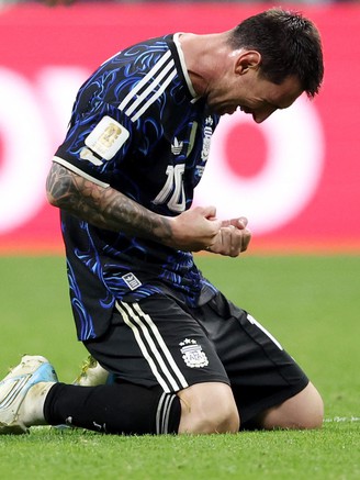Messi tri ân huyền thoại: 'Trên thiên đàng, Maradona đang tận hưởng chiến thắng tuyệt vời này’