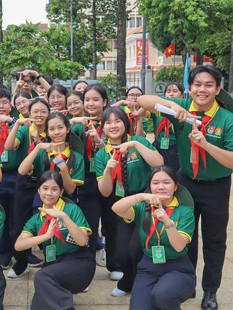 Thiếu nhi TP.HCM lên chuyến tàu nối dài mạch nguồn lịch sử