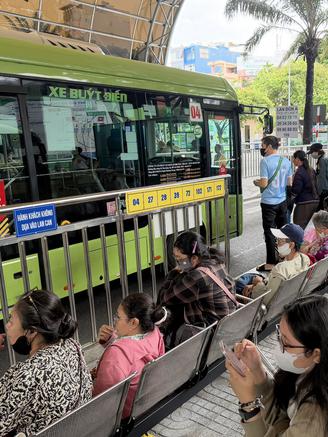 Để giữ chân người đi xe buýt