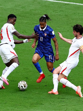 Olise 'dọn cỗ' cho Mbappe trận Pháp thua Anh, phá kỷ lục 56 năm của Pele