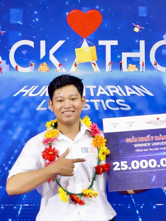Vừa vào giảng đường đã không ngại thử thách, đến năm 2 'ẵm' giải quán quân