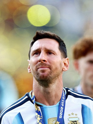 Messi khóc!