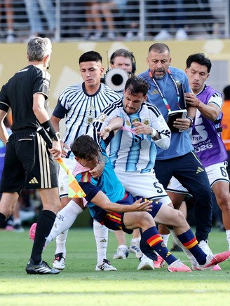 FIFA điều tra màn ẩu đả giữa Argentina và Tây Ban Nha sau chung kết World Cup