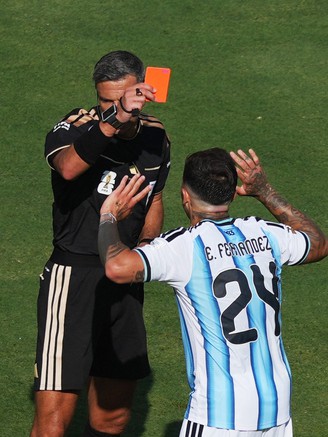 Sao Argentina Enzo Fernandez lần đầu lên tiếng về tấm thẻ đỏ tai hại ở chung kết World Cup