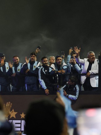 Á quân Argentina được chào đón nồng nhiệt dù vắng Messi, Tổng thống Milei gửi thông điệp xúc động