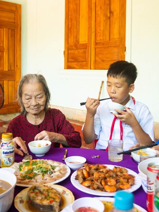 Ăn cơm cùng Mẹ Việt Nam anh hùng, xây nhà cho người có công với cách mạng