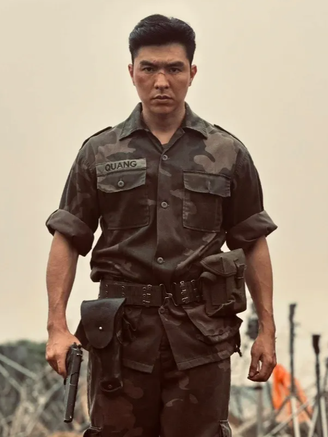 Nam diễn viên 'Mưa đỏ' đắt show nhất là ai?