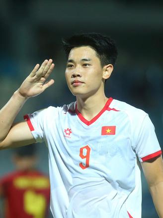 Kịch tính đua Vua phá lưới ASEAN Cup: Nguyễn Đình Bắc gặp 'đối cứng' cao gần 2m