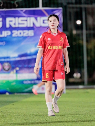 Cô gái được gọi là 'hoa khôi bóng đá'