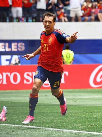 Mikel Oyarzabal: Từ người vô hình đến chân sút chủ lực