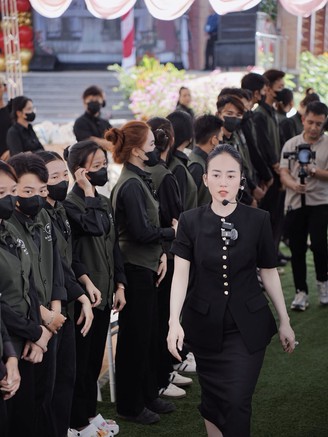 Từ cô gái giao vài hộp đồ ăn đến phục vụ hàng ngàn tiệc cưới miền Tây
