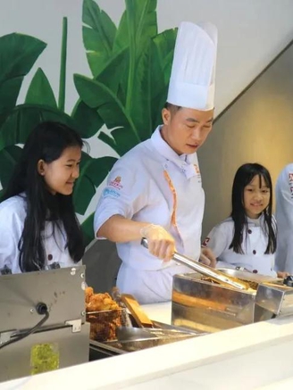 Chi gần 7 triệu đồng cho con học nấu ăn, dù đồ ăn giao tận cửa