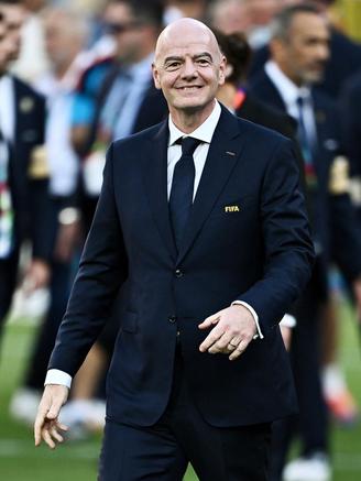FIFA phản hồi ý định tẩy chay của UEFA, không lay chuyển kế hoạch bán cổ phần World Cup