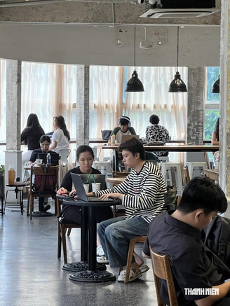 Không sợ đóng cửa: 3 quán cà phê mở xuyên đêm cho 'hội cày deadline'