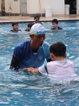 Các lớp học bơi miễn phí cho học sinh