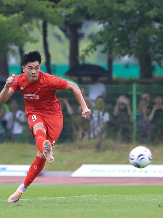 Đội tuyển Việt Nam thắng đậm 6-0 tại Hàn Quốc: Hoàng Hên lập cú đúp, Đình Bắc tỏa sáng