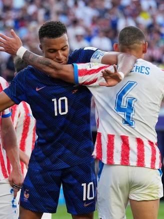 Mbappe nổi giận khi bị chính trị gia Paraguay xúc phạm nặng nề, Pháp sẽ kiện vụ phân biệt chủng tộc