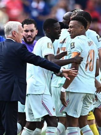 HLV Deschamps đi vào lịch sử World Cup, Mbappe - Dembele tái lập kỳ tích của Brazil