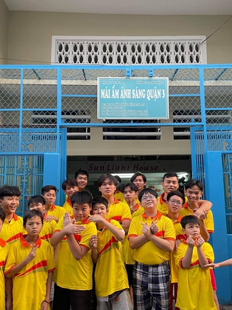 Hơi ấm tình thân ở mái ấm Ánh Sáng