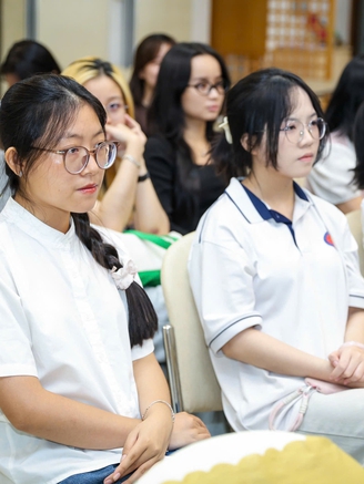 Nguyên nhân điểm chuẩn khối ngành khoa học xã hội nhân văn giảm sâu