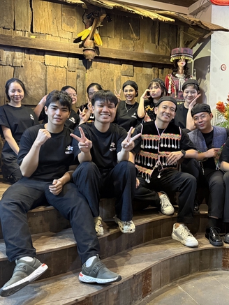 Đi Tây Bắc chưa được, giới trẻ TP.HCM tìm đến quán cà phê này