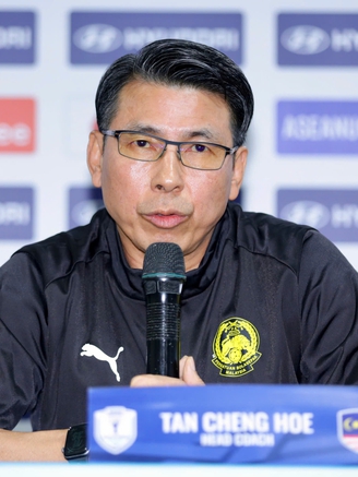 HLV Tan Cheng Hoe nói điều rất ngờ trước đại chiến bán kết: ‘Malaysia đừng chú tâm đến Việt Nam’