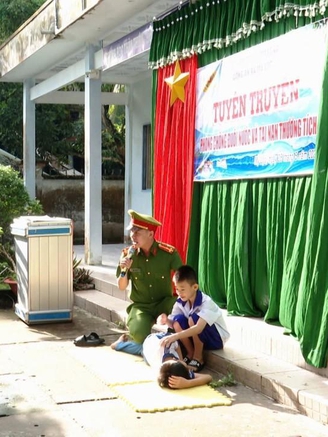Có một ô cửa chưa bao giờ tắt đèn