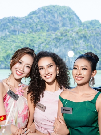 Bảo Ngọc và thí sinh Hoa hậu Thế giới du ngoạn vịnh Hạ Long