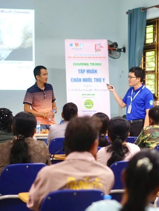 Đoàn Hành trình 'Tôi yêu Tổ quốc tôi' khởi hành đến nước bạn Lào