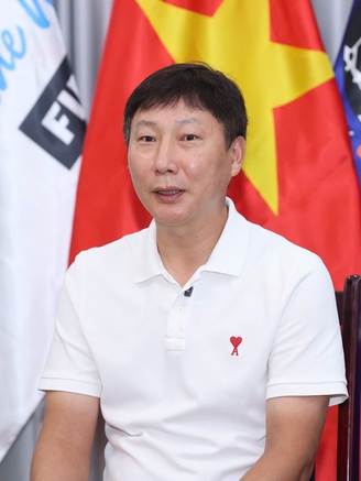 Thầy Kim lần đầu bật mí chuyện gia đình: 'Con trai tôi vừa xuất ngũ'