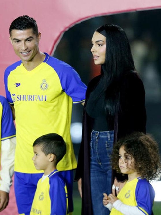 Georgina Rodriguez nói về mối quan hệ với 3 người con riêng của Ronaldo