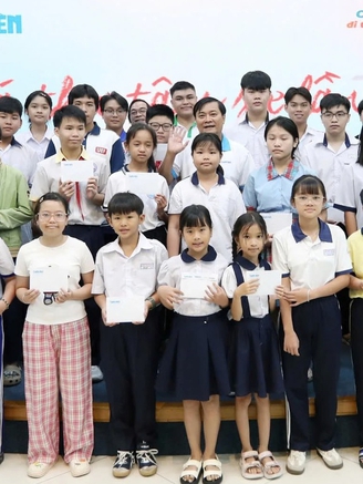 Khi nỗi nhớ mẹ, nhớ ba ướt nhòe trang giấy