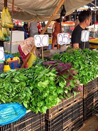 Rau củ tăng giá, trái cây dội chợ