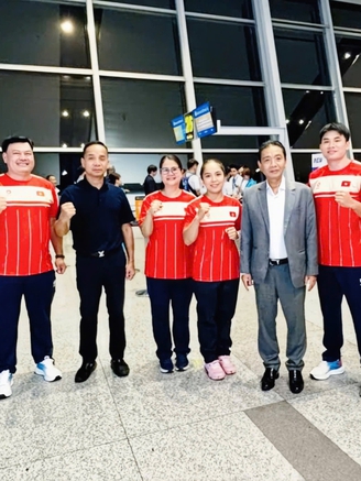 Thứ trưởng Hoàng Đạo Cương úy lạo đội tuyển cầu mây Việt Nam và đội MMA trước ASIAD