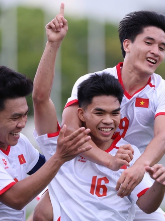 Philippines công bố danh sách nóng đấu đội tuyển Việt Nam tại FIFA ASEAN Cup, Lê Giang Patrik phải cẩn trọng