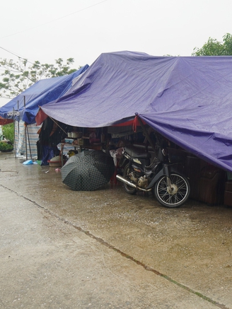 Khổ như dân ngoại đê mùa lũ lụt