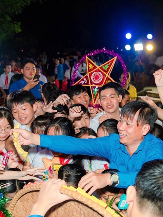 Trung thu lan tỏa yêu thương đến thiếu nhi có hoàn cảnh khó khăn